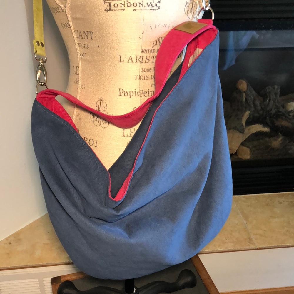 AUDYCKA TOTE SLING BAG SUEDE